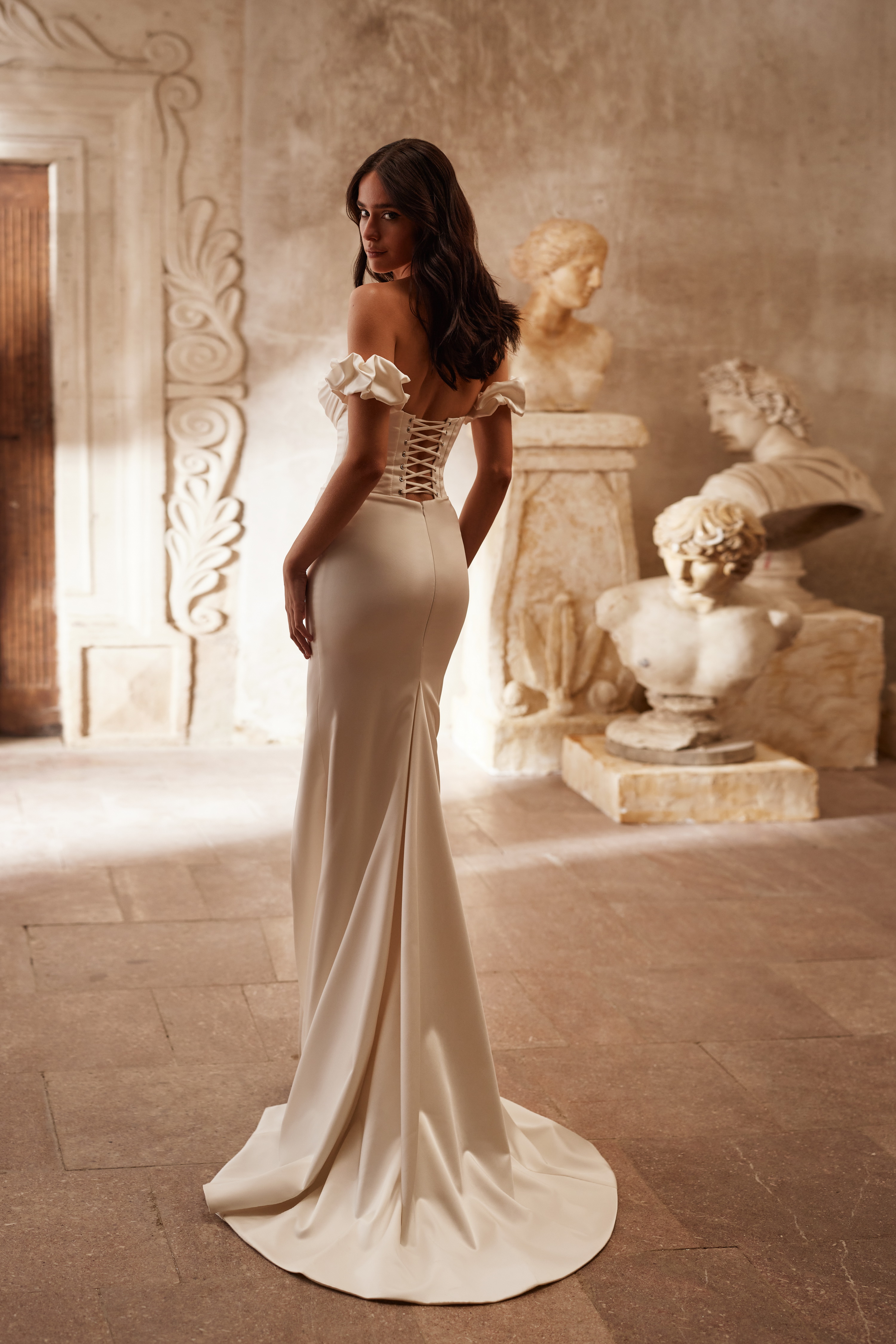 Delphi esküvői ruha - Iconic