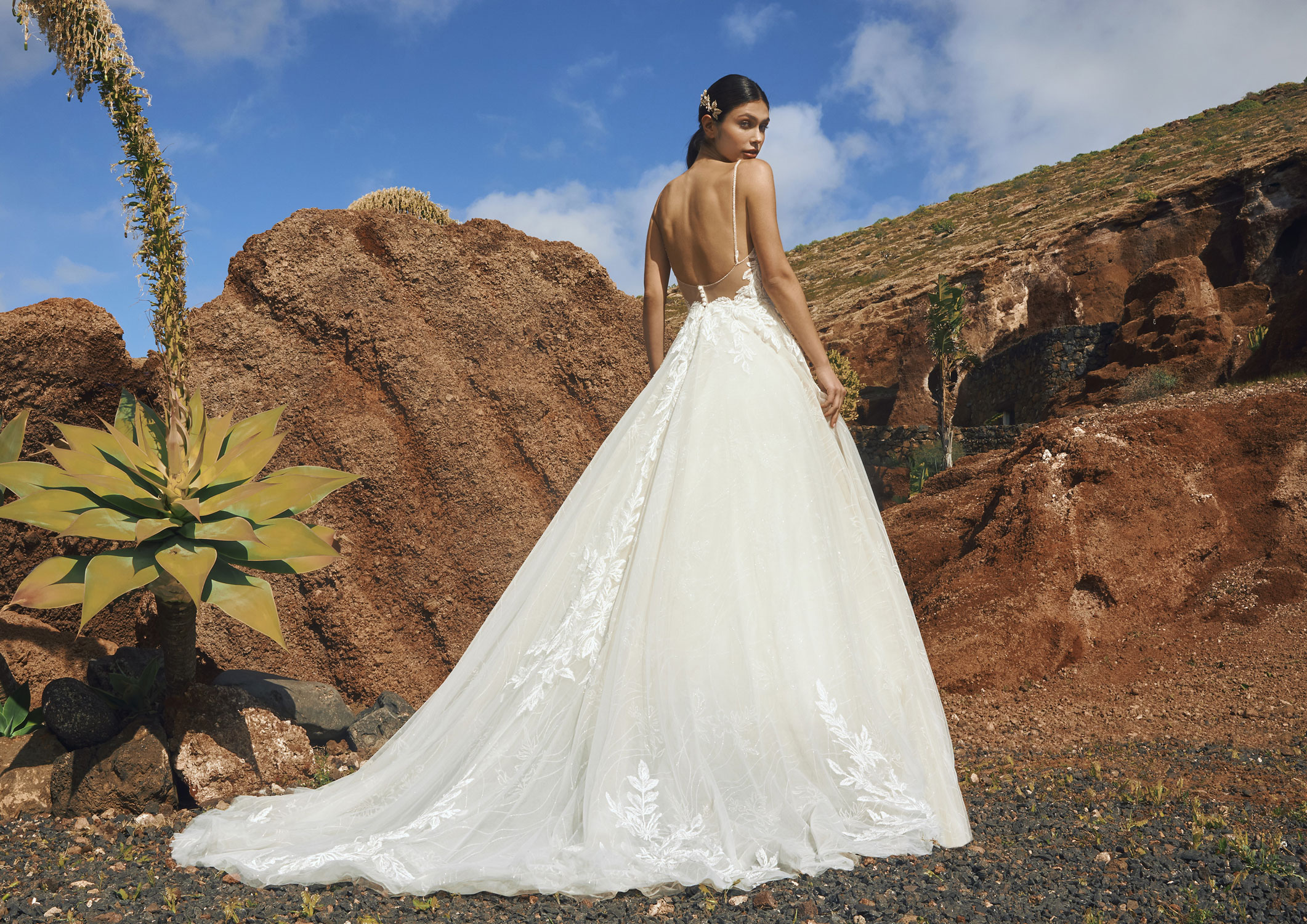 Socotra esküvői ruha - Pronovias 2024 The Journey