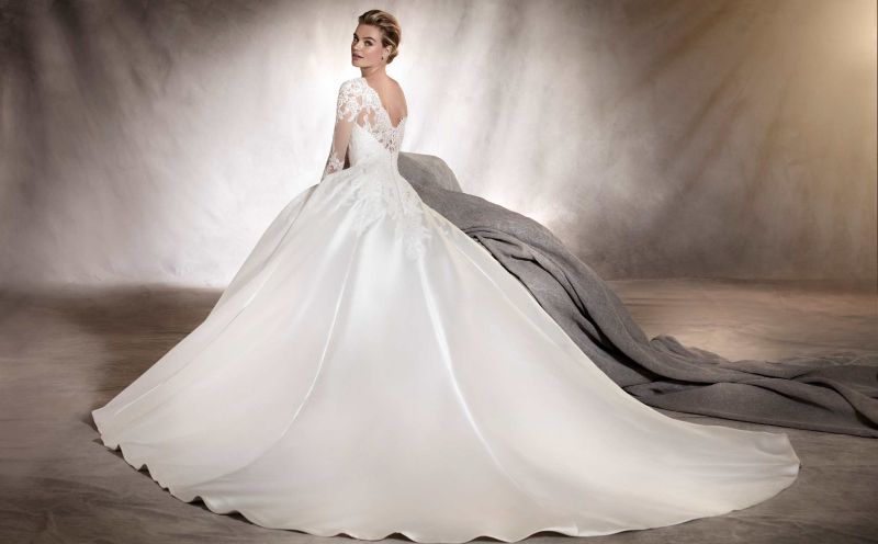 Pronovias előfoglalás - La Mariée esküvői ruhaszalon: Alhambra menyasszonyi ruha