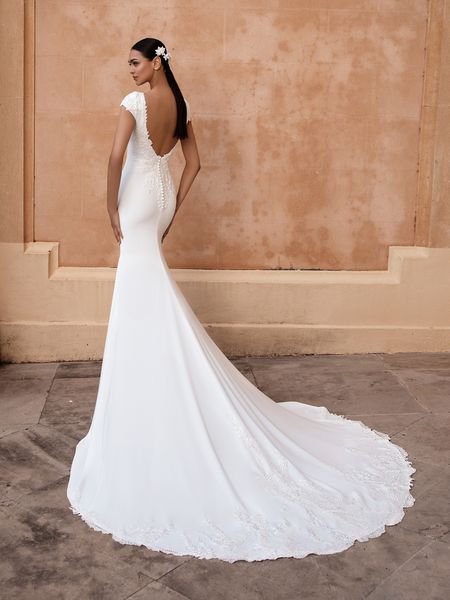Pronovias JOY 2023-as menyasszonyi ruha, esküvői ruha vásárlás, bérlés: Anitra eskövői ruha