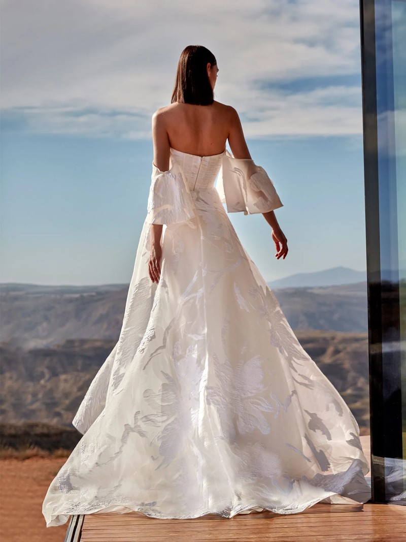 Pronovias Privée 2023-es menyasszonyi ruha kollekció vásárlás, bérlés: Arianell eskövői ruha