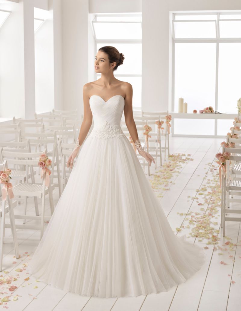 Rosa Clará 2023-as menyasszonyi ruha, esküvői ruha vásárlás, bérlés: Basalto menyasszonyi ruha