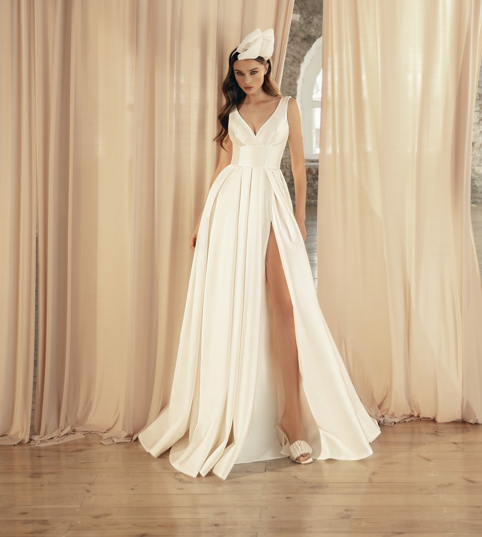 What Is Love: Beverly menyasszonyi ruha