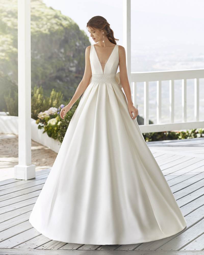 Rosa Clará 2023-as menyasszonyi ruha, esküvői ruha vásárlás, bérlés: Cabak menyasszonyi ruha