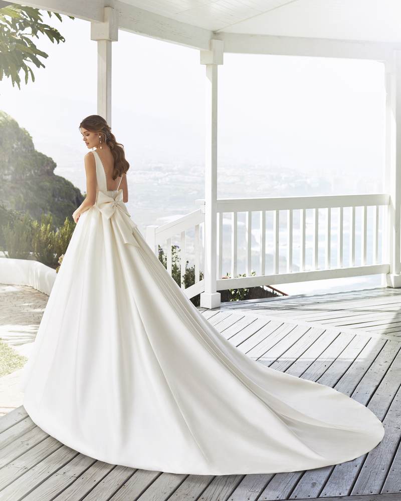 Rosa Clará 2023-as menyasszonyi ruha, esküvői ruha vásárlás, bérlés: Cabak eskövői ruha