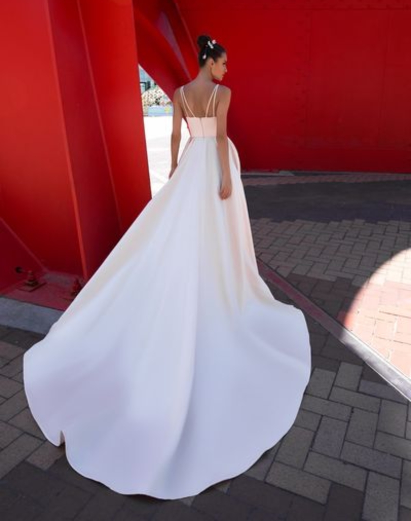 Kifutó Esküvői Ruha Modellek: Elis eskövői ruha