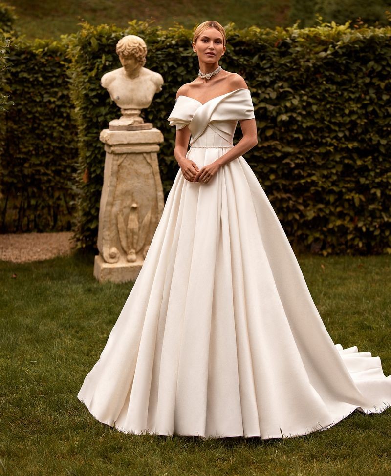 What Is Love: Elodie menyasszonyi ruha