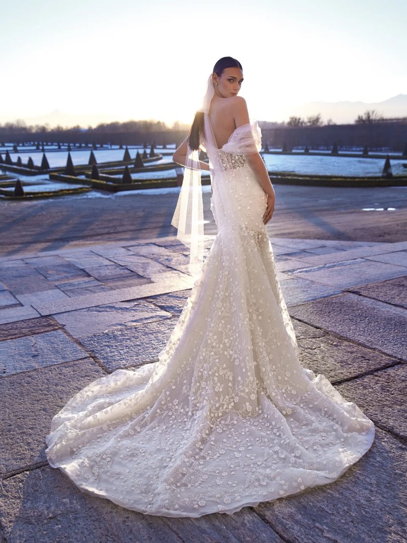 Pronovias Privée 2023-es menyasszonyi ruha kollekció vásárlás, bérlés: Emilia eskövői ruha