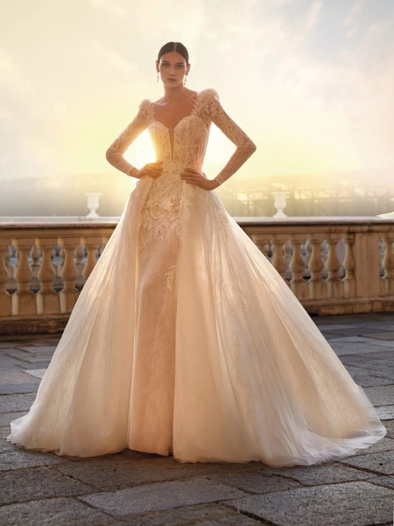 Pronovias Privée 2023-es menyasszonyi ruha kollekció vásárlás, bérlés: Fiora menyasszonyi ruha