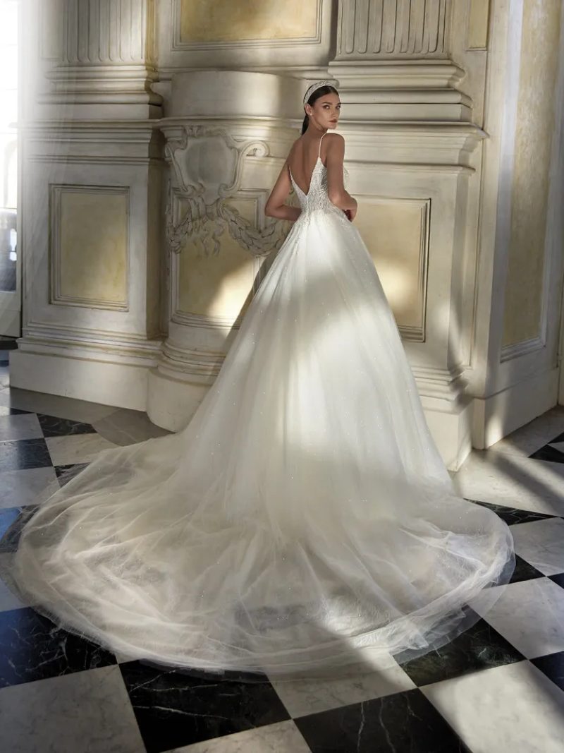Pronovias Privée 2023-es menyasszonyi ruha kollekció vásárlás, bérlés: Flamenca eskövői ruha
