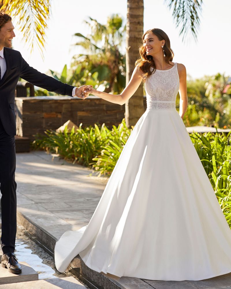 Rosa Clará 2023-as menyasszonyi ruha, esküvői ruha vásárlás, bérlés: Horizon menyasszonyi ruha