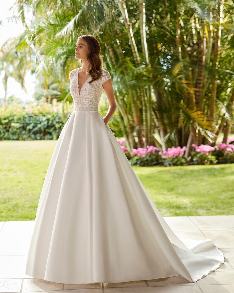 Rosa Clará 2023-as menyasszonyi ruha, esküvői ruha vásárlás, bérlés: Hosni menyasszonyi ruha