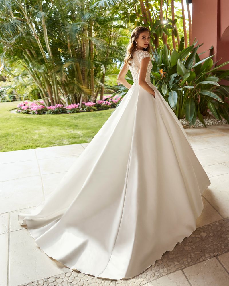 Rosa Clará 2023-as menyasszonyi ruha, esküvői ruha vásárlás, bérlés: Hosni eskövői ruha