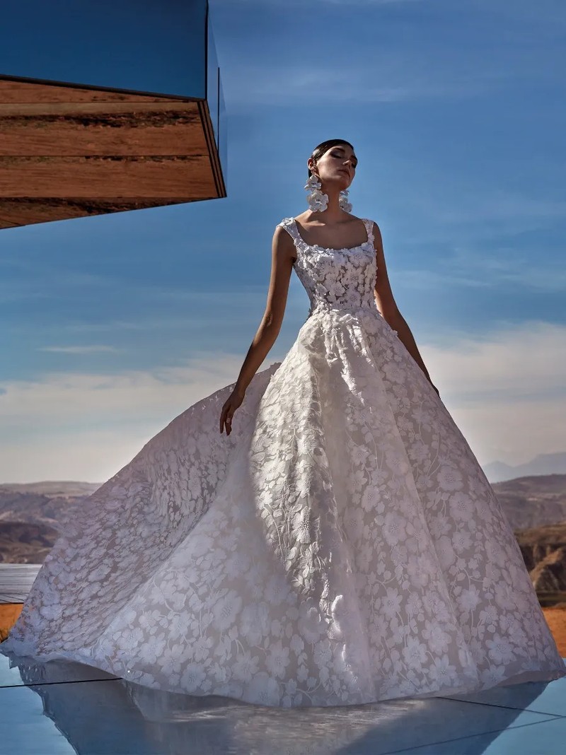 Pronovias Privée 2023-es menyasszonyi ruha kollekció vásárlás, bérlés: Lapis menyasszonyi ruha