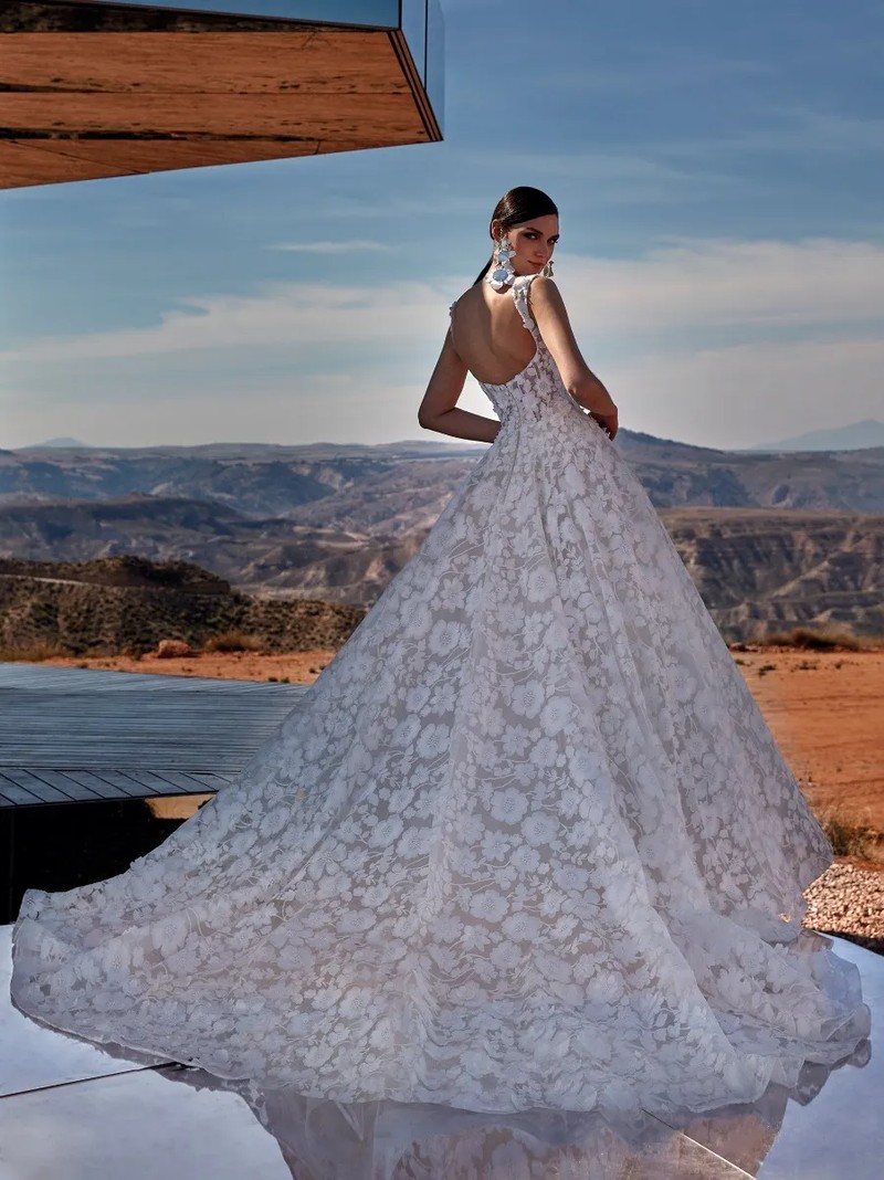 Pronovias Privée 2023-es menyasszonyi ruha kollekció vásárlás, bérlés: Lapis eskövői ruha