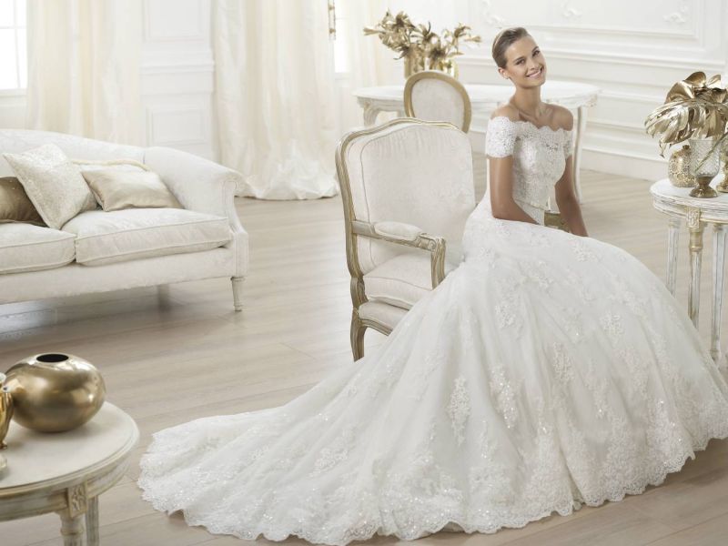 Kifutó Esküvői Ruha Modellek: Letour menyasszonyi ruha