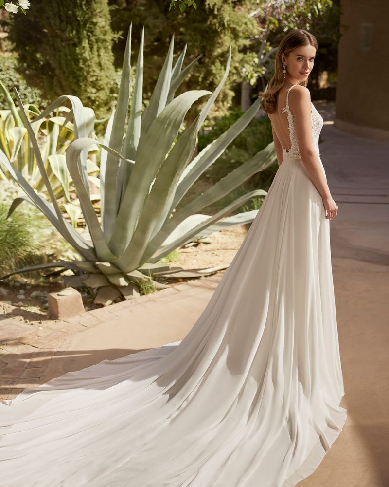Rosa Clará 2023-as menyasszonyi ruha, esküvői ruha vásárlás, bérlés: Lolita eskövői ruha
