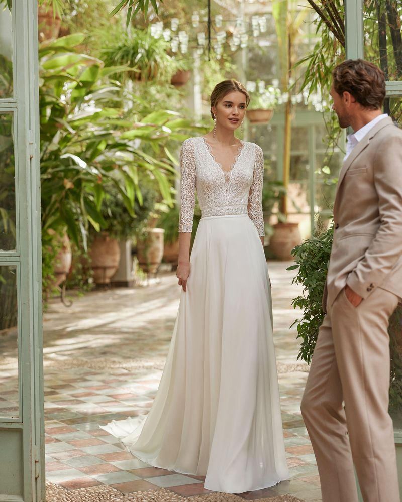 Rosa Clará 2023-as menyasszonyi ruha, esküvői ruha vásárlás, bérlés: Lorian menyasszonyi ruha
