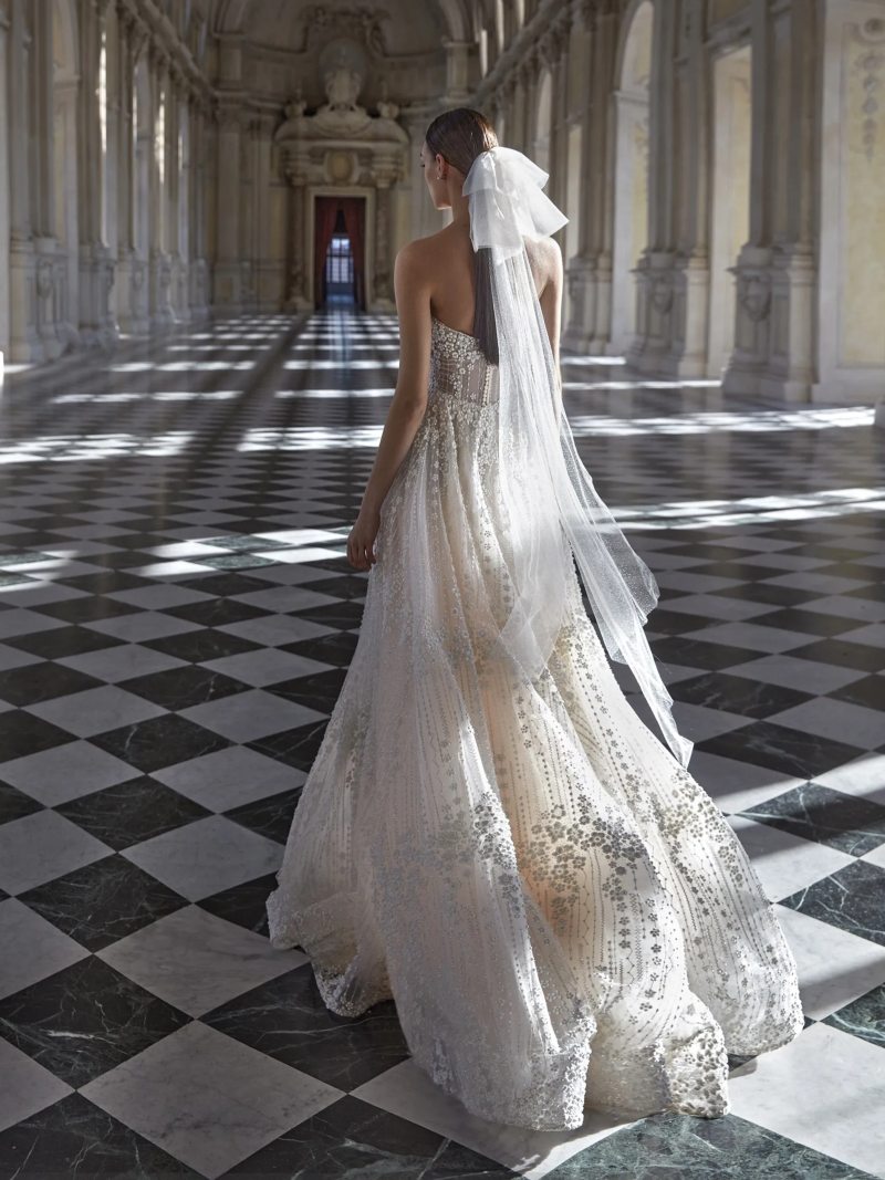 Pronovias Privée 2023-es menyasszonyi ruha kollekció vásárlás, bérlés: Lucrezia eskövői ruha