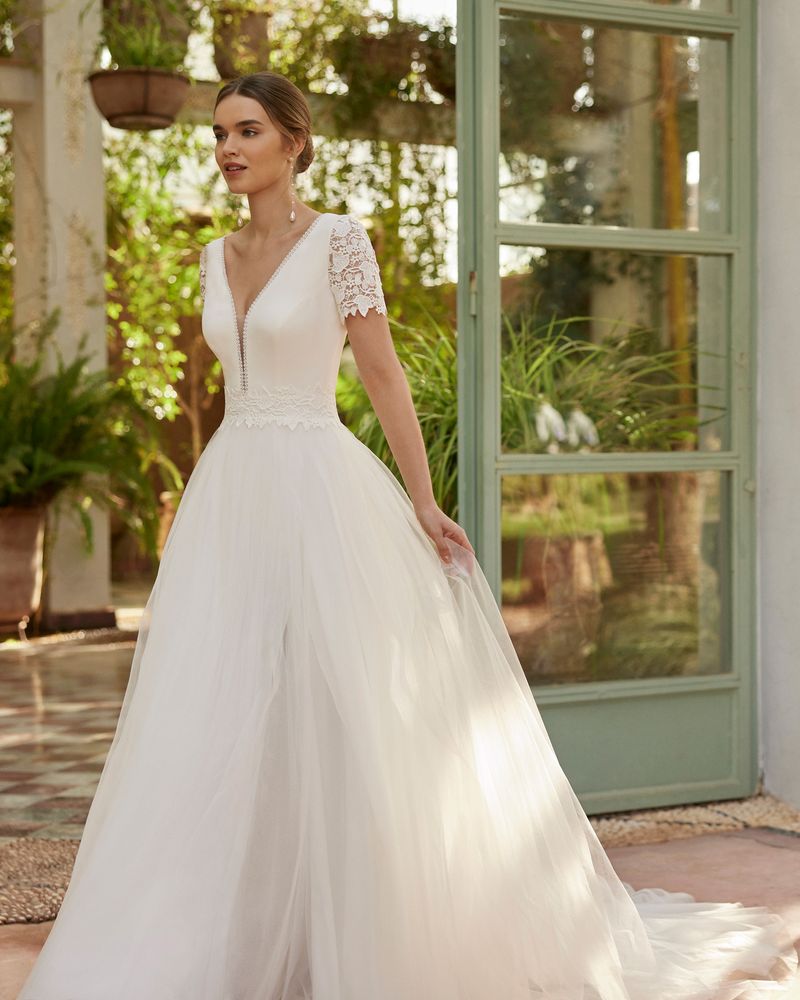Rosa Clará 2023-as menyasszonyi ruha, esküvői ruha vásárlás, bérlés: Lumia menyasszonyi ruha