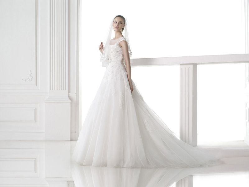 Kifutó Esküvői Ruha Modellek: Mel menyasszonyi ruha