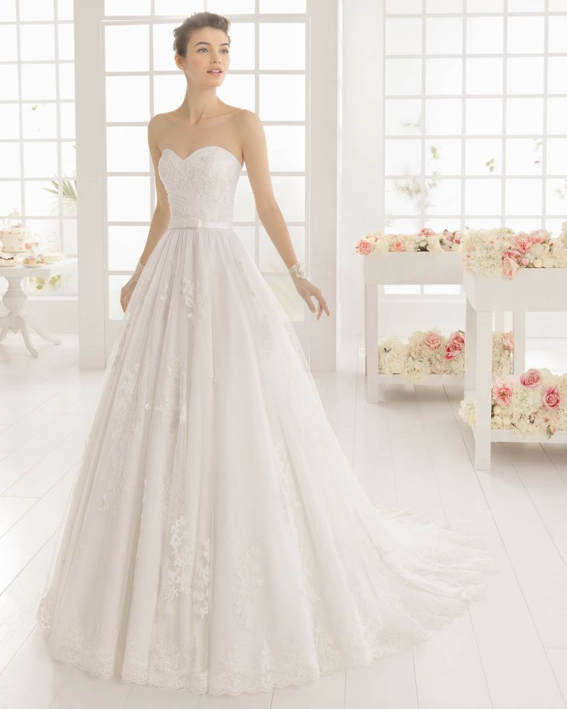 Kifutó Esküvői Ruha Modellek: Mirlo menyasszonyi ruha