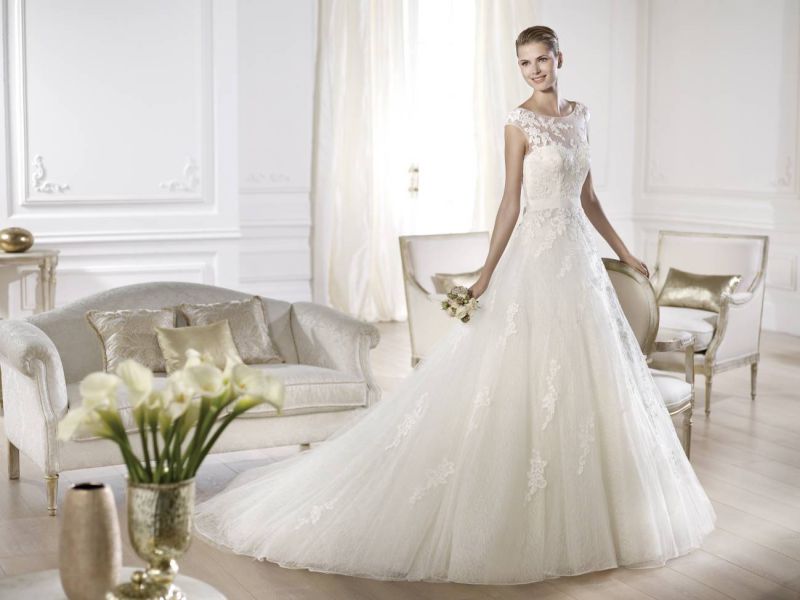 Kifutó Esküvői Ruha Modellek: Ofira menyasszonyi ruha