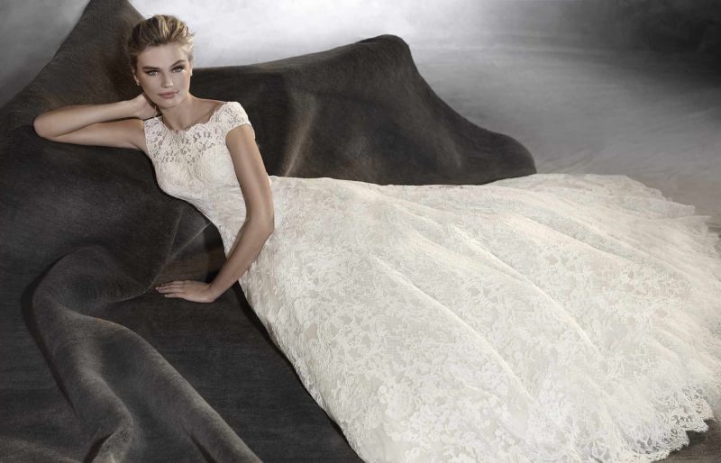 Kifutó Esküvői Ruha Modellek: Olivana menyasszonyi ruha