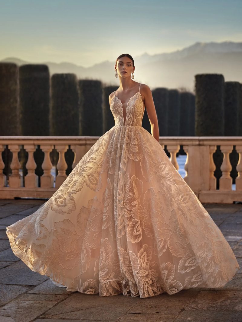 Pronovias Privée 2023-es menyasszonyi ruha kollekció vásárlás, bérlés: Orlanda menyasszonyi ruha
