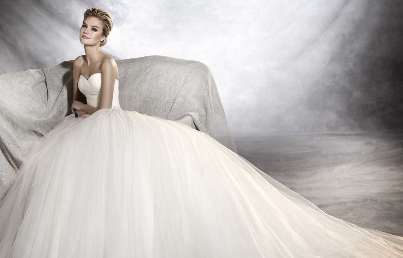 Kifutó Esküvői Ruha Modellek: Ozana menyasszonyi ruha