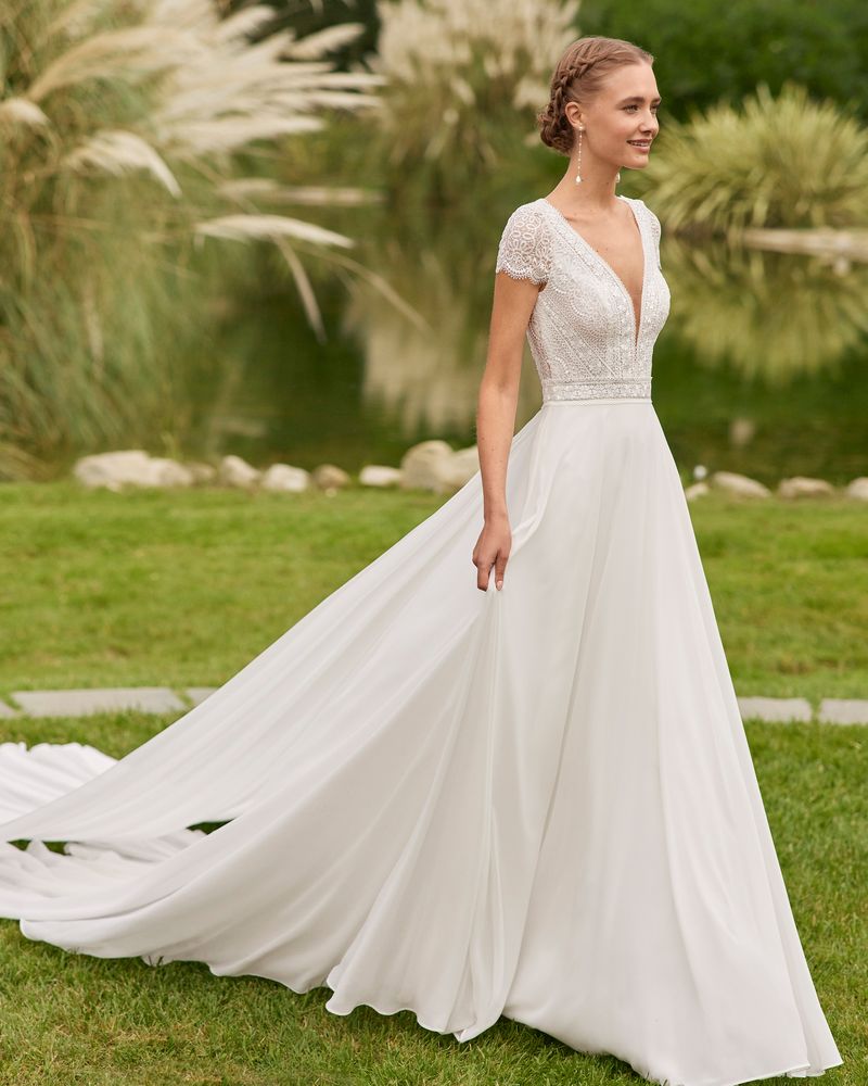 Rosa Clará 2023-as menyasszonyi ruha, esküvői ruha vásárlás, bérlés: Ray menyasszonyi ruha