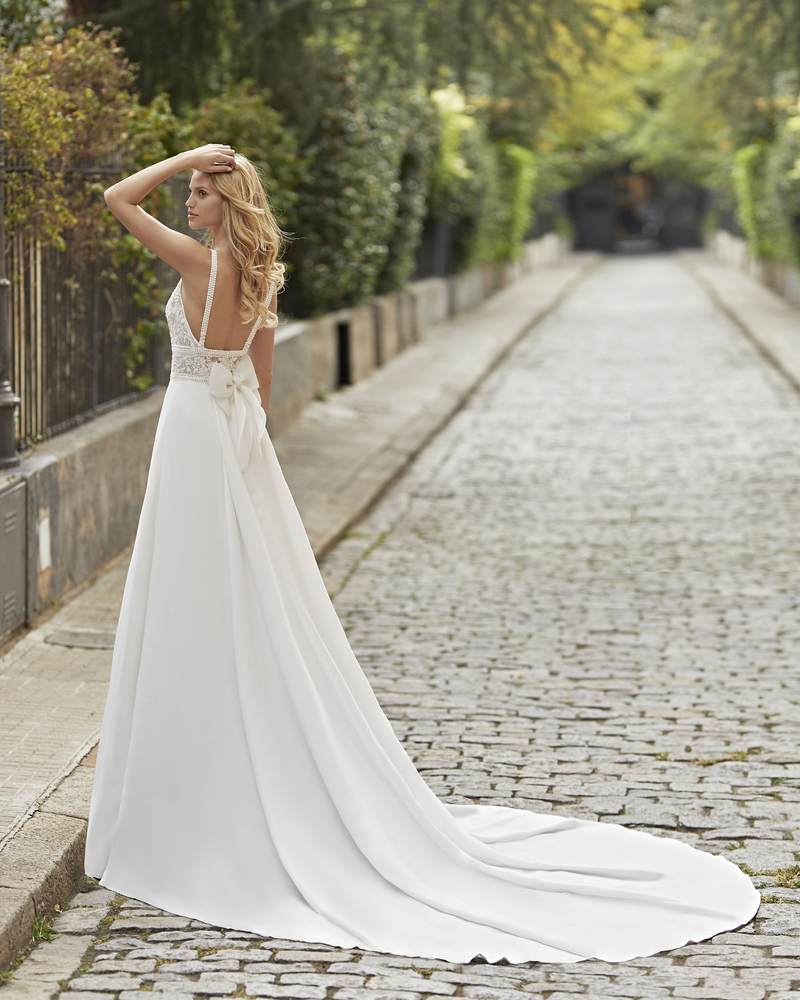 Rosa Clará 2023-as menyasszonyi ruha, esküvői ruha vásárlás, bérlés: Tanos eskövői ruha