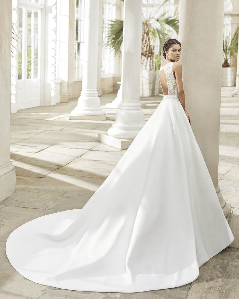 Rosa Clará 2023-as menyasszonyi ruha, esküvői ruha vásárlás, bérlés: Tiara eskövői ruha