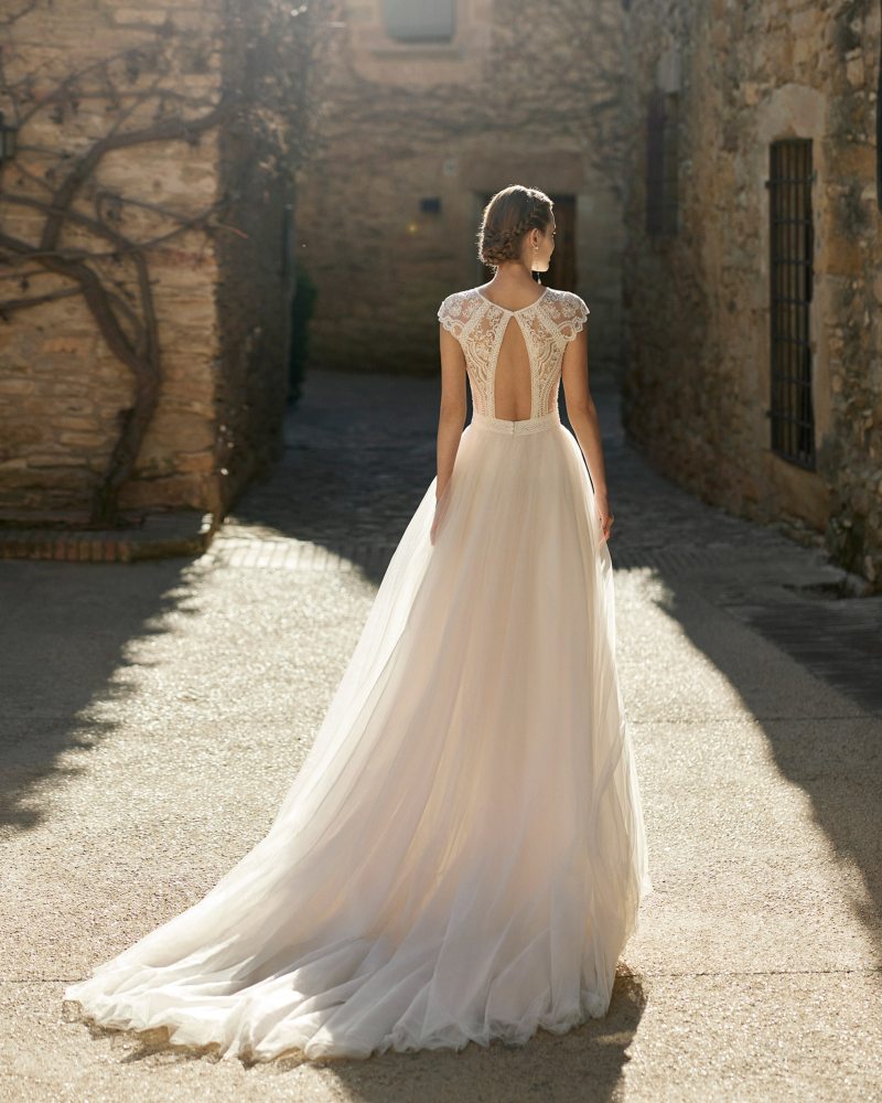 Rosa Clará 2023-as menyasszonyi ruha, esküvői ruha vásárlás, bérlés: Ulrich eskövői ruha