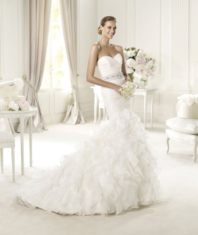 Kifutó Esküvői Ruha Modellek: Usia menyasszonyi ruha