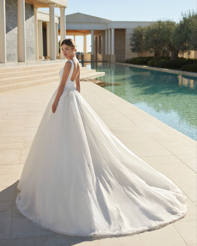 Rosa Clará 2023-as menyasszonyi ruha, esküvői ruha vásárlás, bérlés: Vincetta eskövői ruha