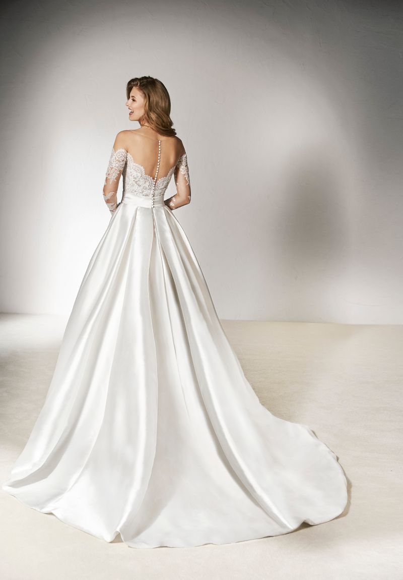 Kifutó Esküvői Ruha Modellek: Xirivi eskövői ruha