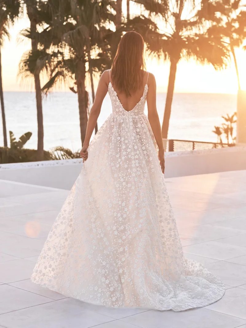 Pronovias JOY 2023-as menyasszonyi ruha, esküvői ruha vásárlás, bérlés: Yuki eskövői ruha